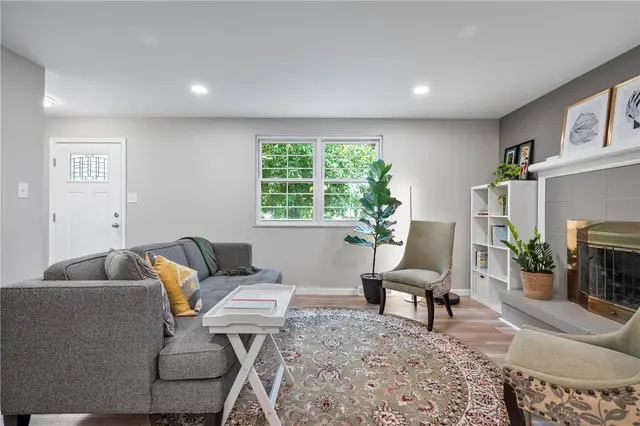 107 Heston Dr gallery image 12