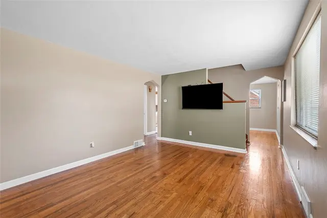 107 Hoffman St gallery image 5
