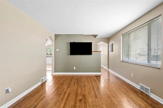 107 Hoffman St gallery image 6