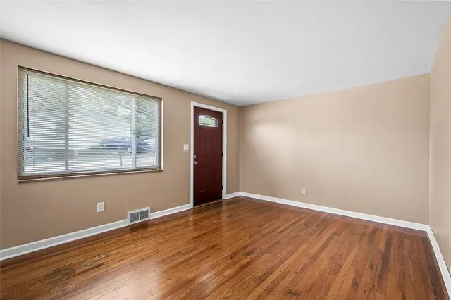 107 Hoffman St gallery image 7