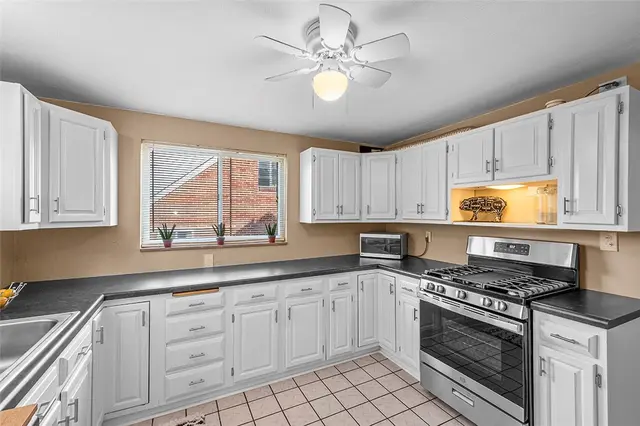107 Hoffman St gallery image 11