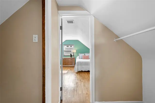 107 Hoffman St gallery image 17