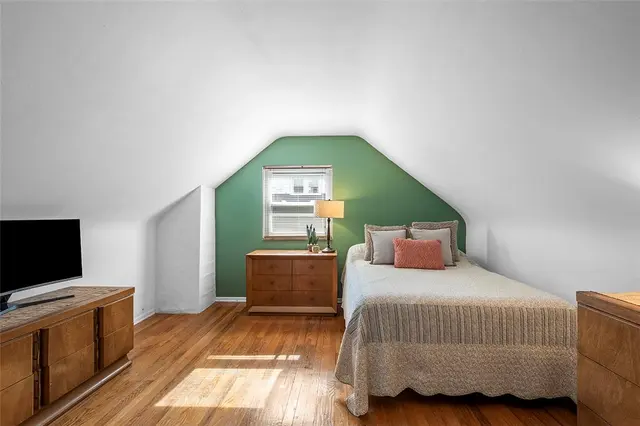 107 Hoffman St gallery image 18