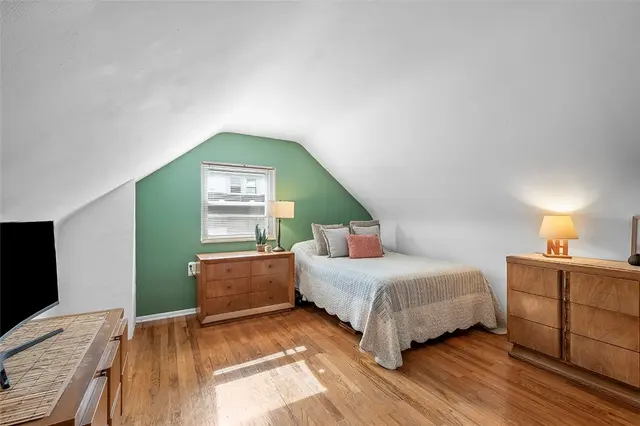 107 Hoffman St gallery image 19