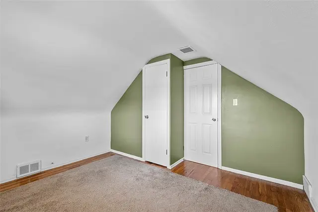 107 Hoffman St gallery image 23
