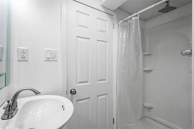 107 Hoffman St gallery image 27