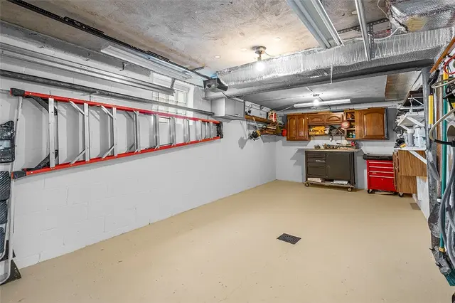 107 Hoffman St gallery image 32