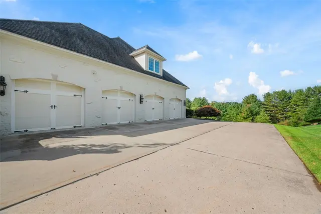 107 Mirage Dr gallery image 10