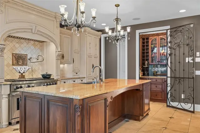107 Mirage Dr gallery image 11