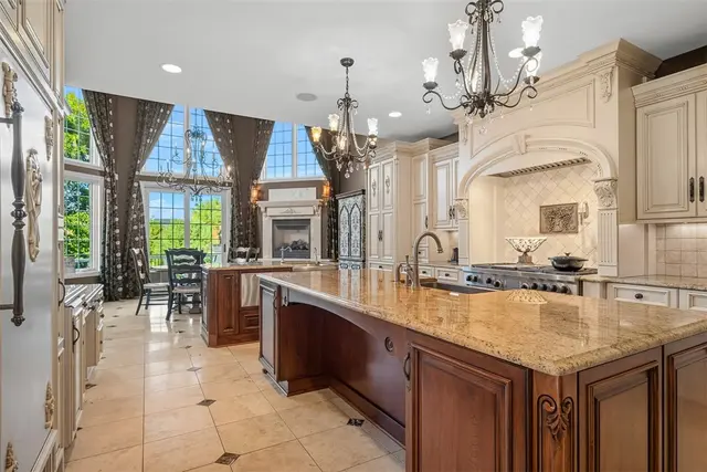 107 Mirage Dr gallery image 34