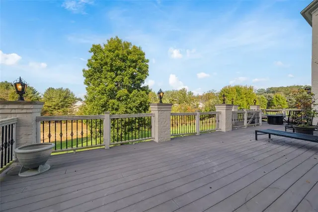 107 Mirage Dr gallery image 35