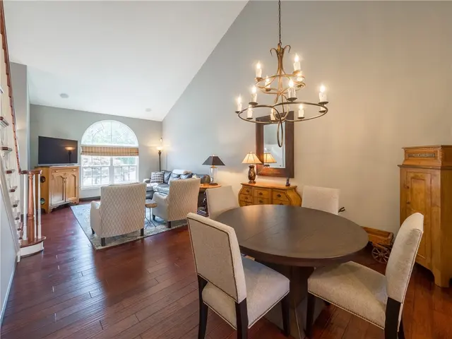 107 Southern Valley Ct gallery image 6