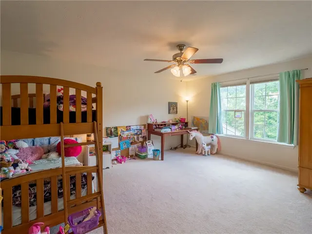 107 Southern Valley Ct gallery image 9