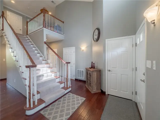 107 Southern Valley Ct gallery image 10