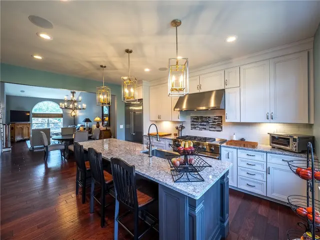 107 Southern Valley Ct gallery image 11