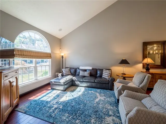 107 Southern Valley Ct gallery image 12