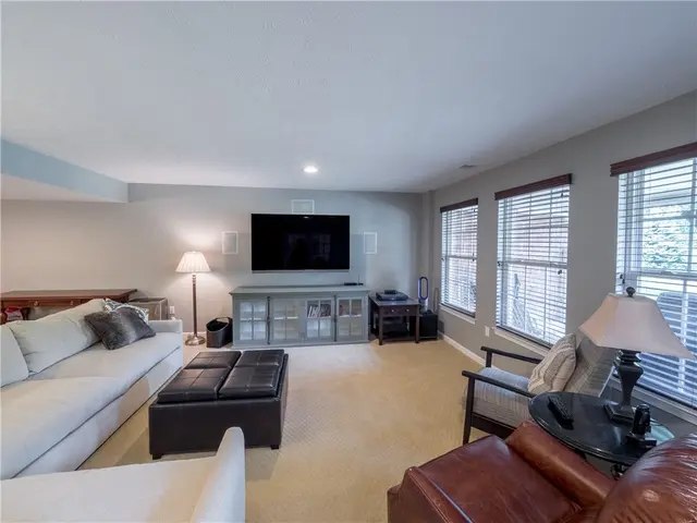 107 Southern Valley Ct gallery image 16