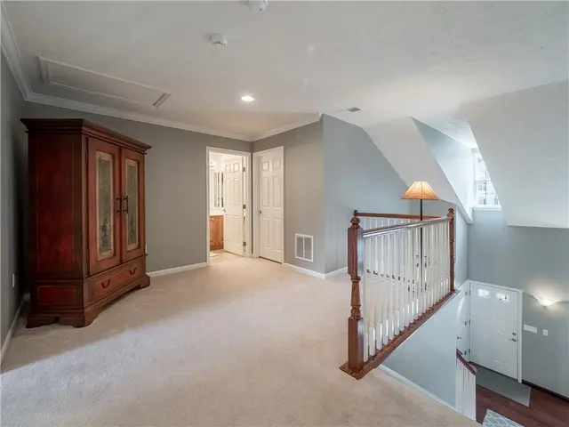 107 Southern Valley Ct gallery image 19