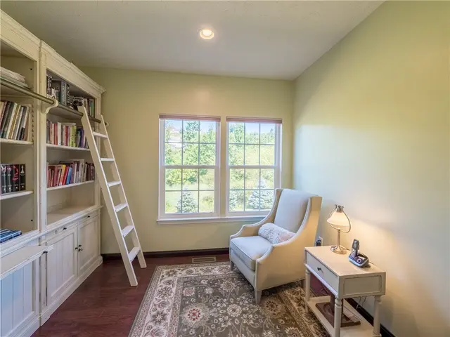 107 Southern Valley Ct gallery image 25