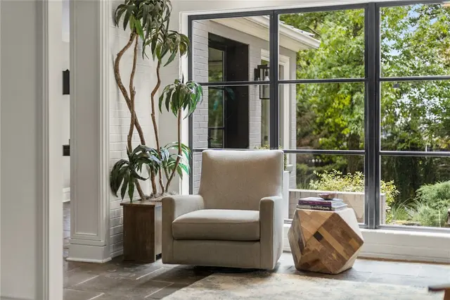 107 Woodland Road gallery image 9