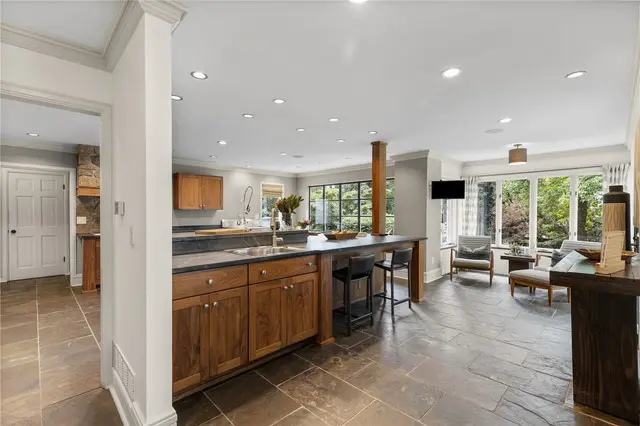 107 Woodland Road gallery image 11