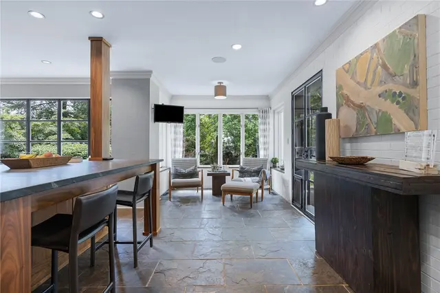 107 Woodland Road gallery image 12
