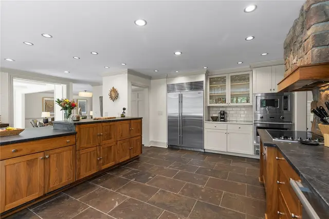 107 Woodland Road gallery image 15