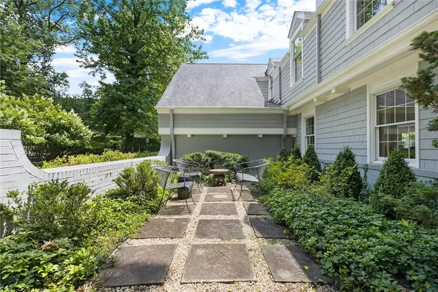 107 Woodland Road gallery image 36
