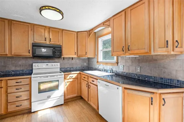 107 Woodridge Drive gallery image 13