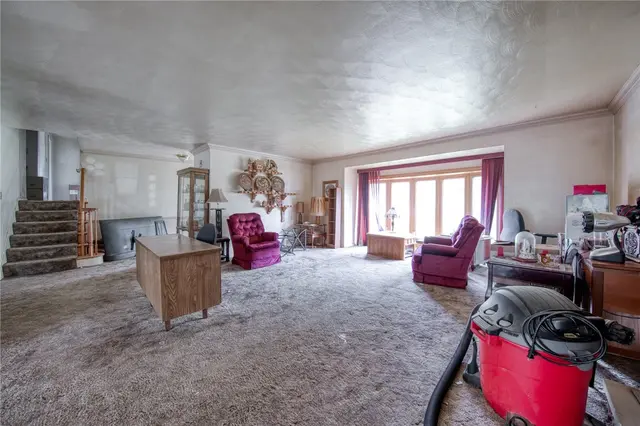 108 Ambleside Dr gallery image 8