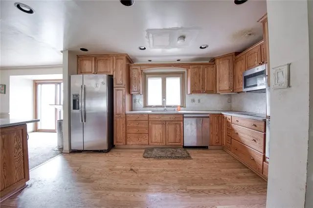 108 Ambleside Dr gallery image 9