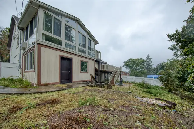108 Ambleside Dr gallery image 10
