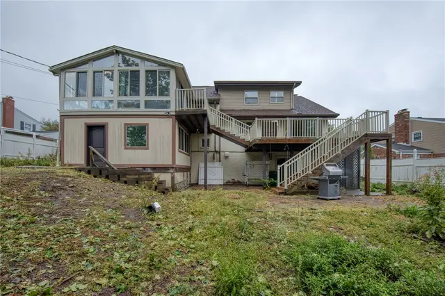 108 Ambleside Dr gallery image 13