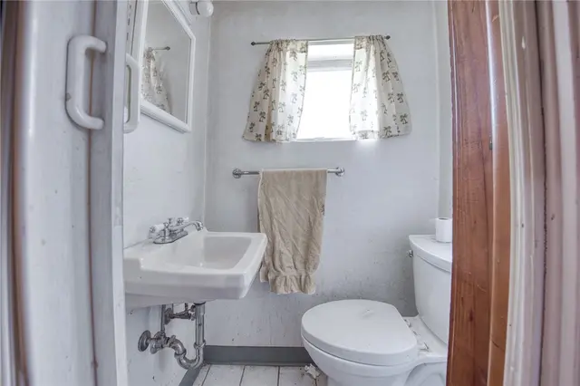108 Ambleside Dr gallery image 15