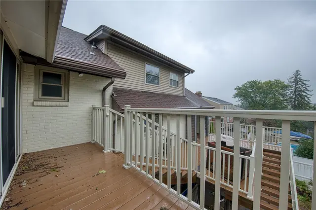 108 Ambleside Dr gallery image 18