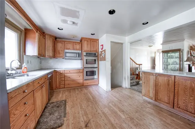 108 Ambleside Dr gallery image 38