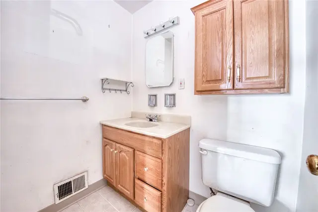 108 Ambleside Dr gallery image 47