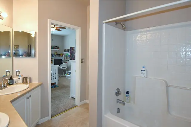 108 Sonie Dr gallery image 7