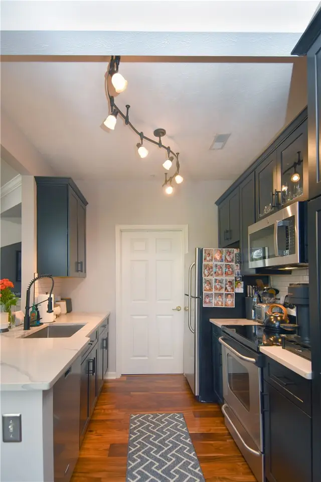 108 Sonie Dr gallery image 16
