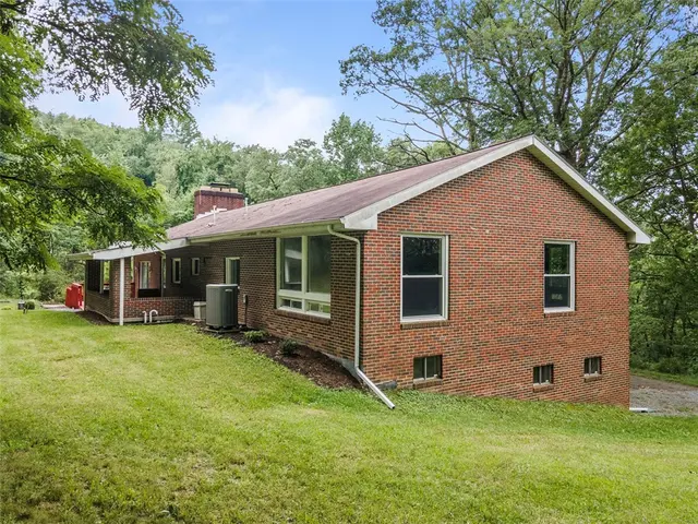 1082 North Boundary gallery image 33