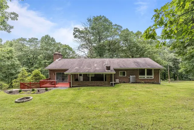 1082 North Boundary
