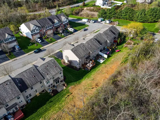 109 Bellefield COURT gallery image 7