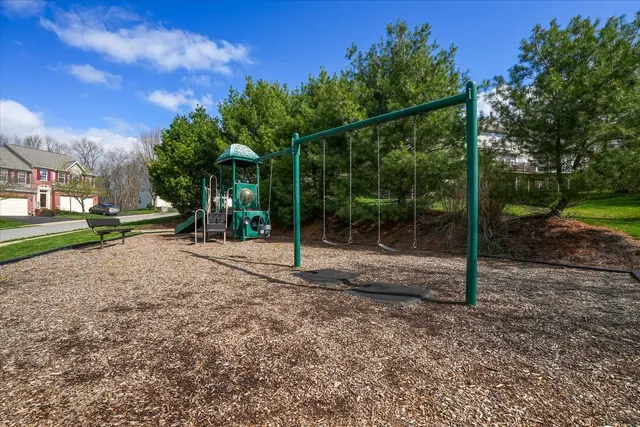 109 Bellefield COURT gallery image 26