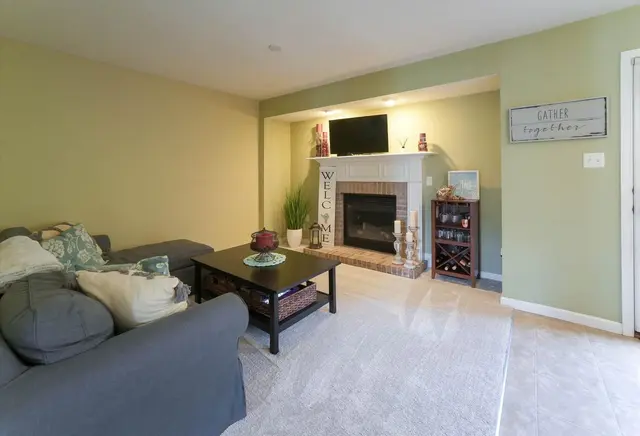 109 Bellefield COURT gallery image 37