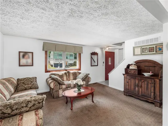 109 Briarwood Ln gallery image 4