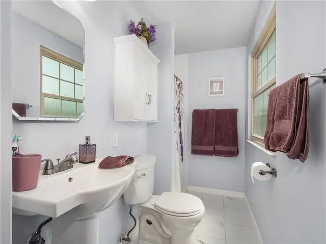109 Briarwood Ln gallery image 9