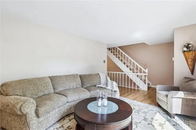 109 Forest Edge Drive gallery image 2