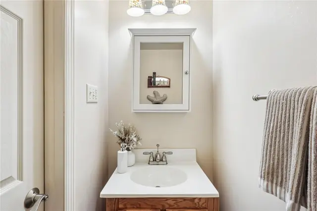 109 Forest Edge Drive gallery image 3