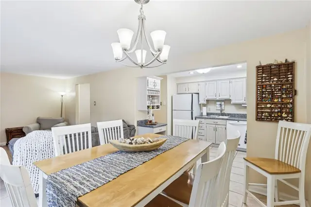 109 Forest Edge Drive gallery image 5
