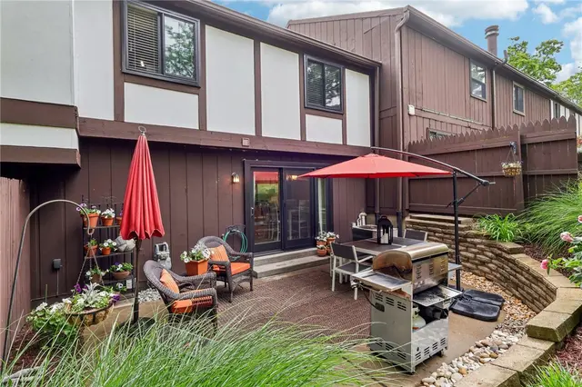 109 Forest Edge Drive gallery image 6
